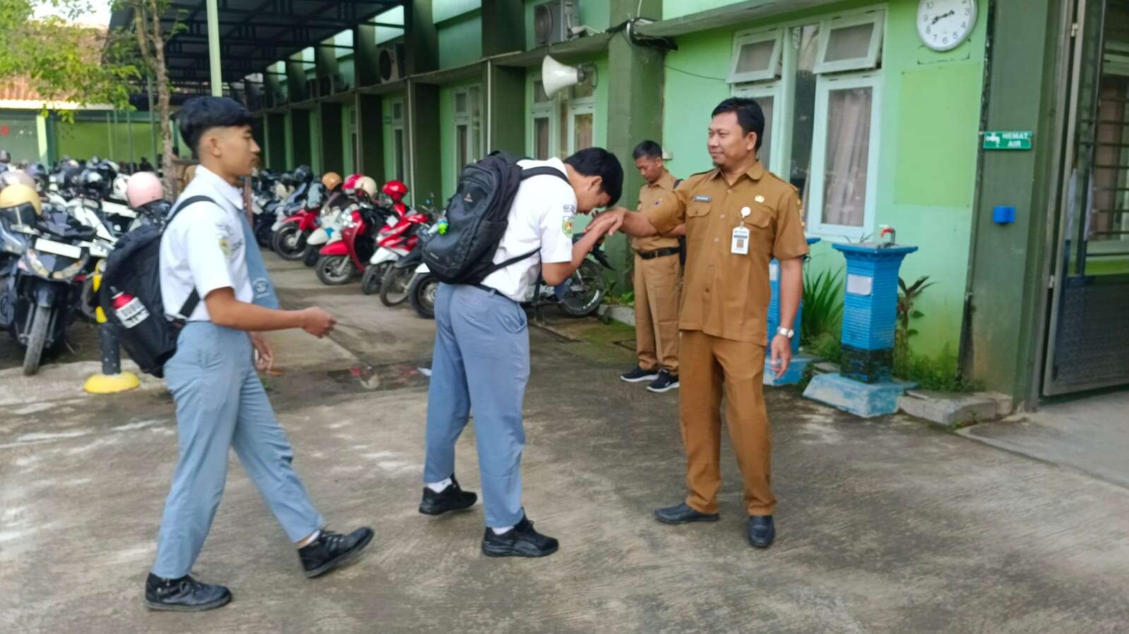 Senyum Salam Sapa warga SMAN 1 Wirosari